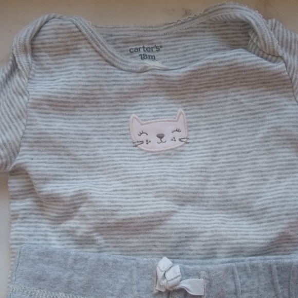 Carter's 18 mo 3 Outfit Bundle - Picture 7 of 7